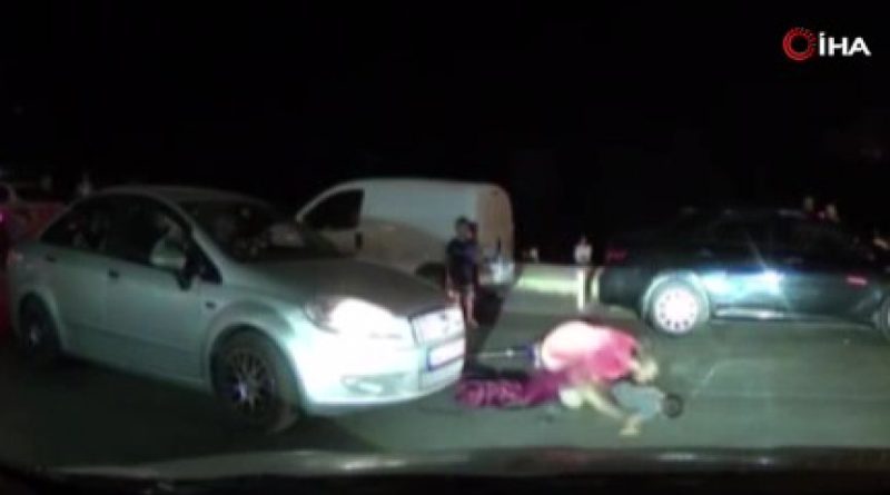 Yola fırlayınca araba çarpan çocuğun babası oğlunun üstüne kapandı