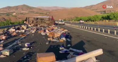 Yolcu otobüsü ile kargo kamyonu çarpıştı: 1’i ağır 9 yaralı