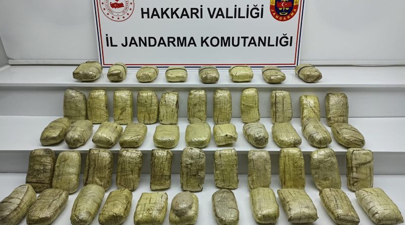 Yüksekova'da 51 eroin ele geçirildi