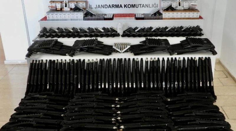 Yüksekova'da silahlar ele geçirildi