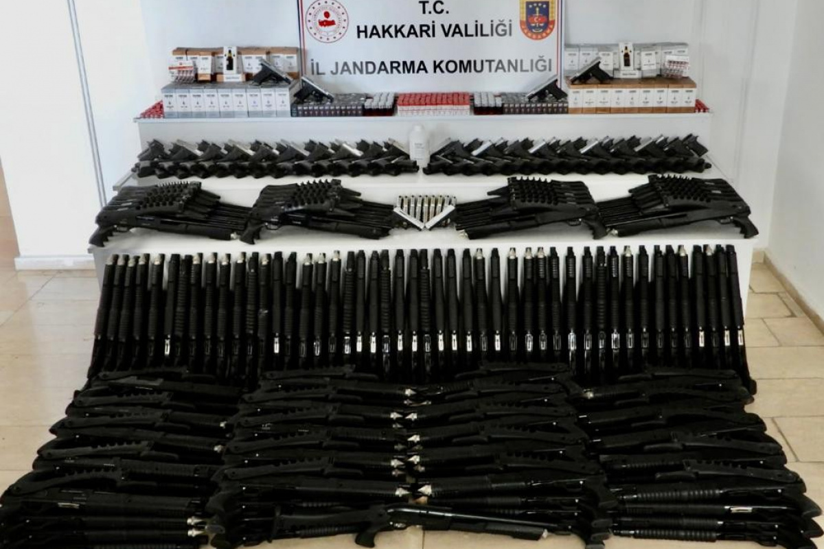 Yüksekova'da silahlar ele geçirildi