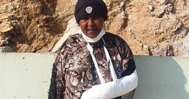 Yunanlılar geri ittikleri 11 göçmenden birinin bileğini kırdı