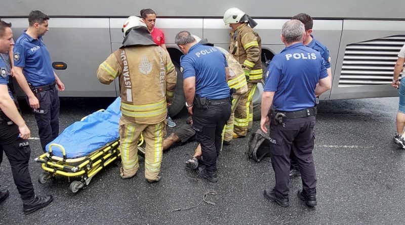 Yurt dışına kaçmak için tur otobüsünün motor kısmına saklandı, mahsur kaldı
