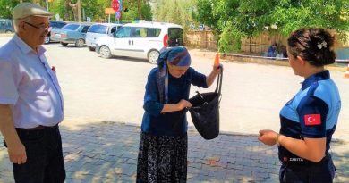 Zabıtanın dikkati emekli kadının parasını kurtardı