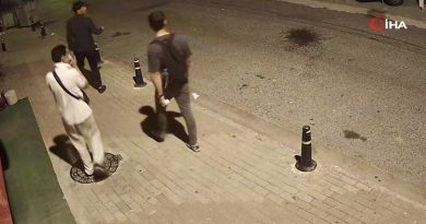 4 hırsız park halindeki motosikleti böyle çaldı