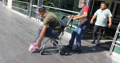 Acemi kasaplar hastanelik oldu