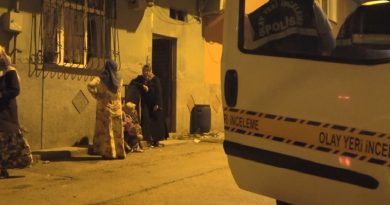 Ağabeyi kardeşini bıçakladı, anneleri gözyaşlarına boğuldu