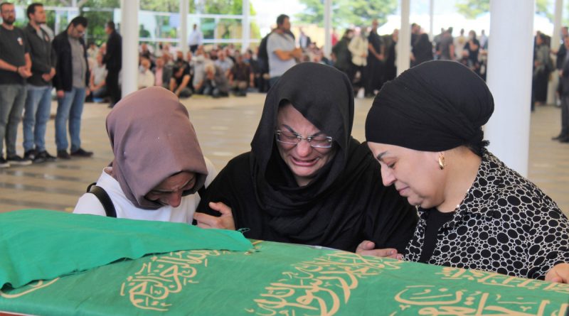 Ankara’daki selde hayatını kaybeden genç kız son yolcuğuna uğurlandı