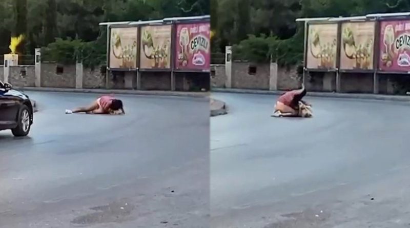 Antalya’da iki kadın cadde ortasında saç saça baş başa birbirine girdi