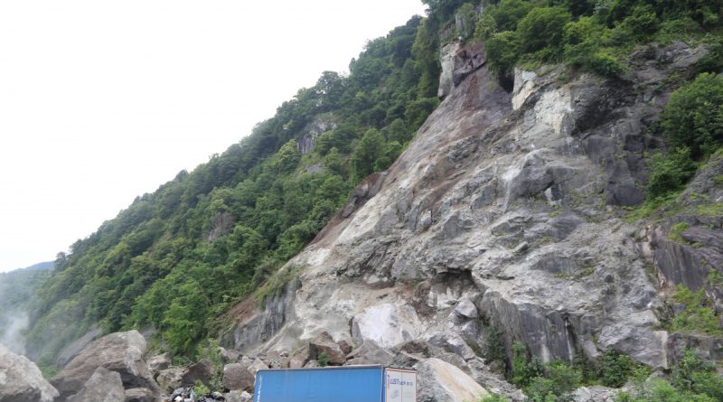 Artvin’deki heyelan sonrası dağcılar incelemede bulundu