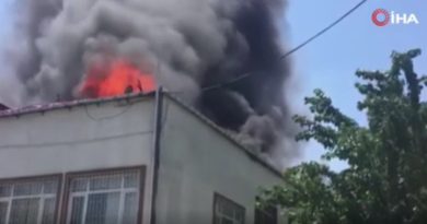 Bağcılar’da medikal ürün satan bir iş merkezinde yangın çıktı