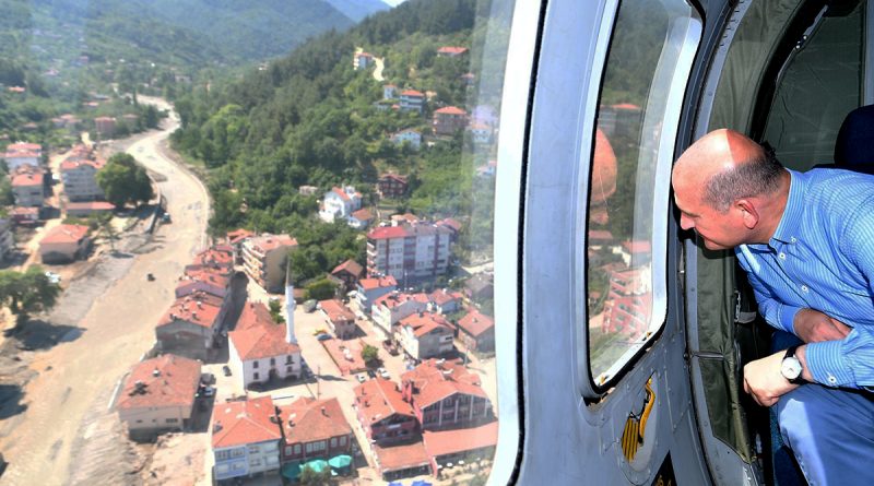 Bakan Soylu, selden etkilenen Bozkurt’ta incelemelerde bulundu