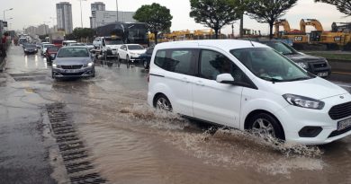 Başkent'te sağanak sonrası sürücüler zor anlar yaşadı