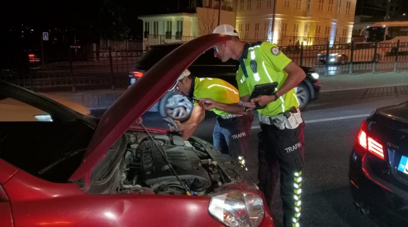 Beyoğlu’nda yapılan denetimde 37 bin 659 TL ceza uygulandı; 3 korsan taksi yakalandı