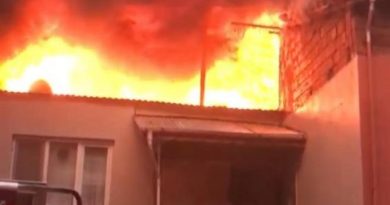 Bursa’da bir evin terası alev alev yandı