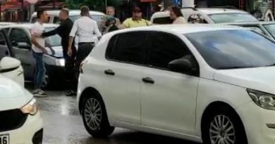 Bursa'da kaza sonrası ortalık savaş alanına döndü