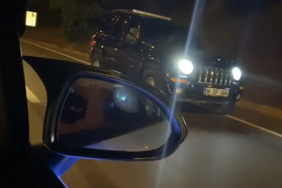 Bursa’da ölüme meydan okuyan sürücü, anayolda geri geri gitti