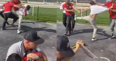 Bursa Hipodromu'ndaki seyislerin tekmeli yumrulu kavgası kamerada