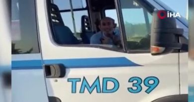 Büyükçekmece'de minibüs şoförü bebek arabalı kadınları almadı