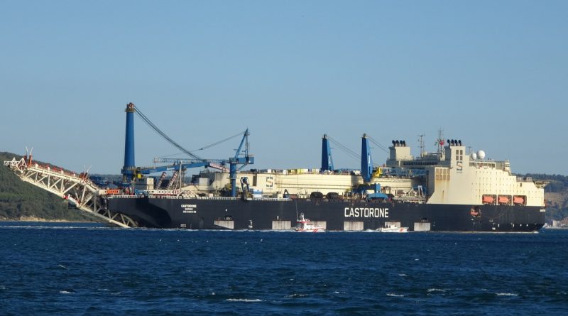 'Castorone' isimli gemi Çanakkale Boğazı'ndan geçti