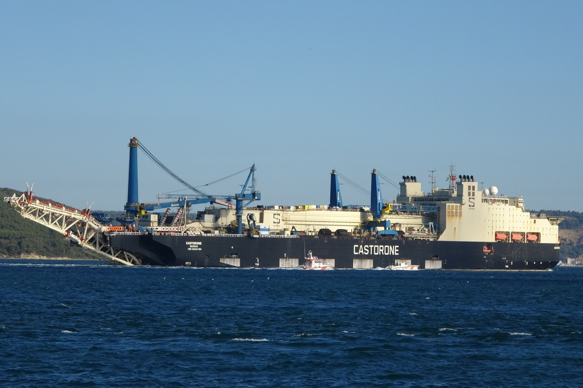 'Castorone' isimli gemi Çanakkale Boğazı'ndan geçti