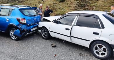 D100 karayolunda otomobil kaza yapan araçlara çarptı: 3 yaralı