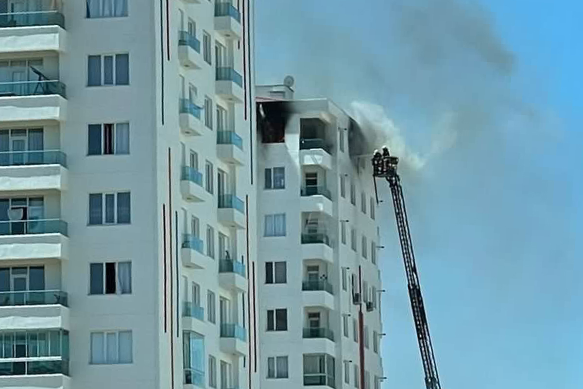 Diyarbakır’da 13 katlı binada yangın