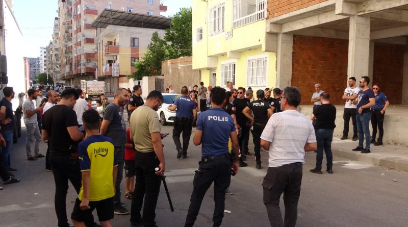 Diyarbakır’da akrabalar arası taşlı sopalı kavga: 3 yaralı