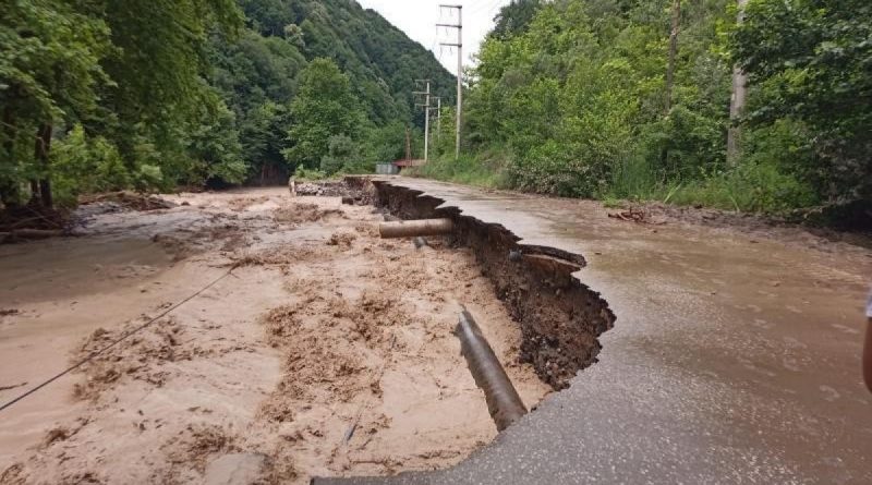Düzce'de selde 11 köprü ve 15 menfez zarar gördü