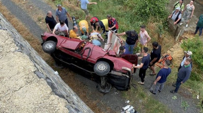 Edirne’de otomobil uçuruma yuvarlandı: 2 ölü, 2 yaralı
