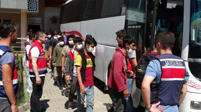 Edirne’de yakalanan 363 göçmen sınır dışı edildi