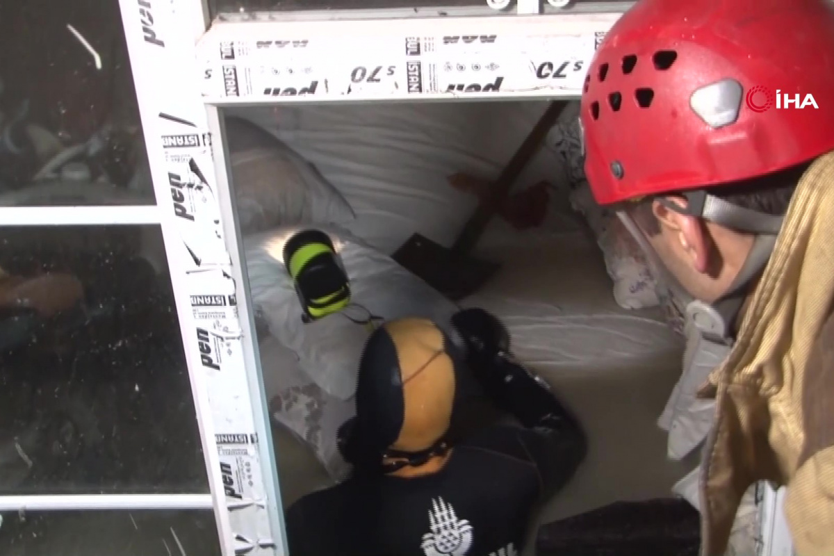 Esenyurt’ta bodrumda mahsur kalan yabancı uyruklu 2 kişiyi vatandaşlar kurtardı