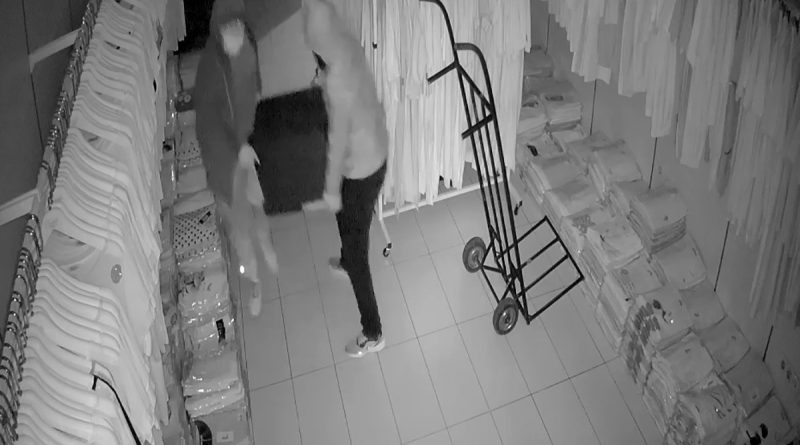 Fatih'te 562 bin dolar ile 100 bin euro bulunan kasayı çalan zanlılar yakalandı