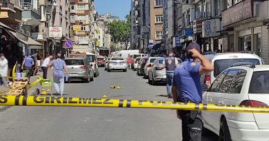 Fatih'te park kavgası: 1'i ağır 3 kişi yaralandı