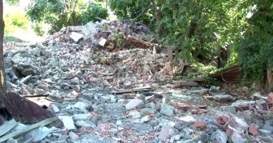 Fatih’te yıkılan binanın altından top mermisi çıktı