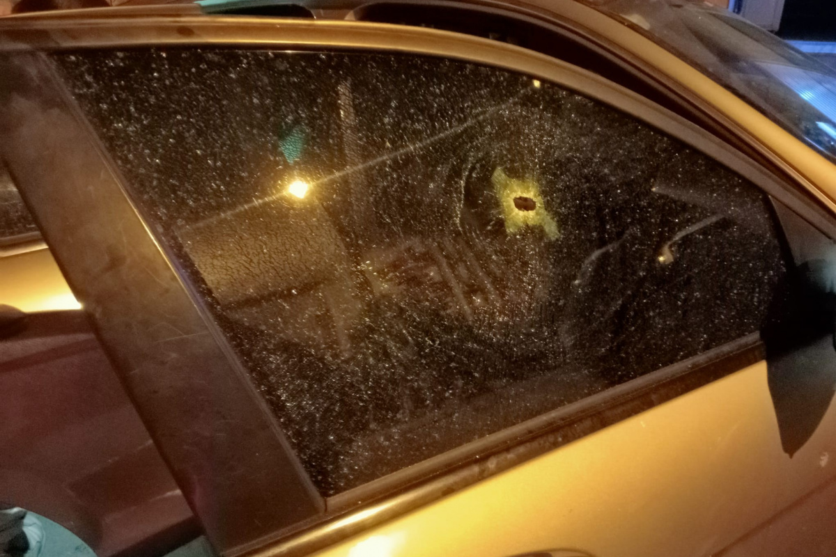 Gaziosmanpaşa’da araçlarla gelip husumetlilerine kurşun yağdırdılar