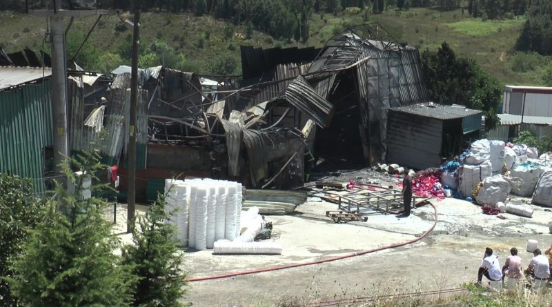 Geri dönüşüm fabrikası alevlere teslim oldu