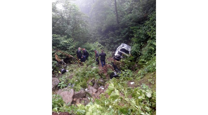 Giresun'da hafif ticari araç dereye uçtu: 7 yaralı