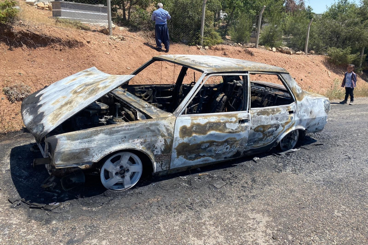 Gölbaşı’nda otomobil yandı