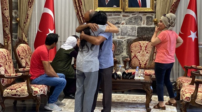 Güvenlik güçlerinin çalışmalarıyla ikna edilen örgüt mensupları ailelerine teslim edildi