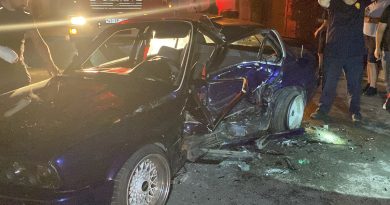 İki otomobil çarpıştı: 1'i ağır 2 yaralı