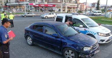 İki otomobil kavşakta çarpıştı: 5 yaralı
