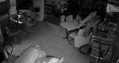 İstanbul’da aynı büfeyi soyan 'müdavim hırsızlar' kamerada!