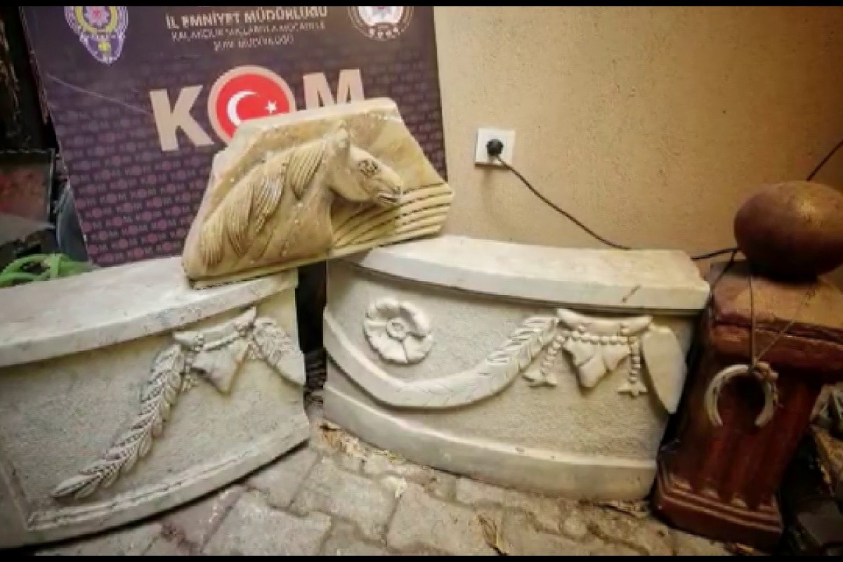 İzmir polisinden tarihi eser kaçakçılarına operasyon