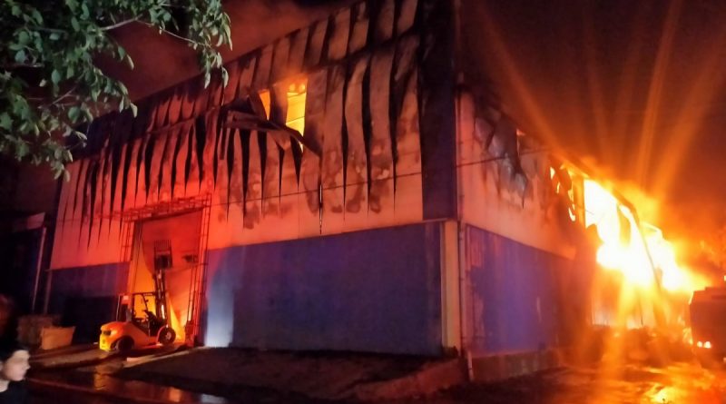 Kahramanmaraş'ta geri dönüşüm tesisinde yangın