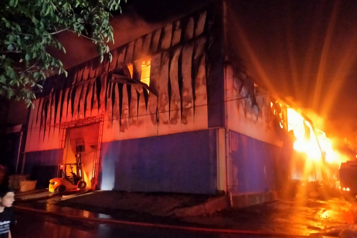 Kahramanmaraş'ta geri dönüşüm tesisinde yangın