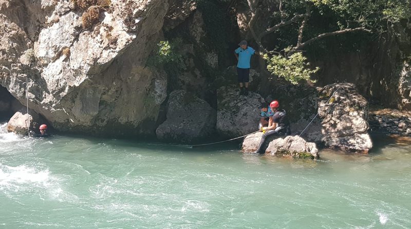 Kayıp hemşireyi arama çalışmaları kara, hava ve suda yürütülüyor