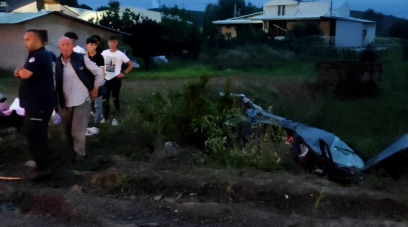 Kontrolden çıkan otomobil takla attı: Bir aileden geriye baba ve ikiz bebekler kaldı