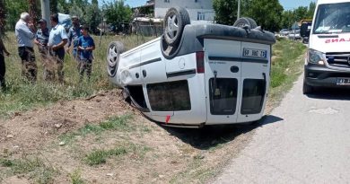 Konya’da hafif ticari araç takla attı: 2 yaralı