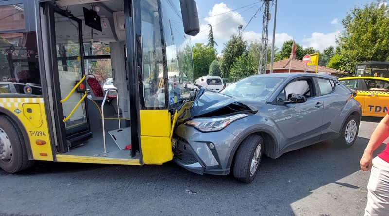 Küçükçekmece’de kaza yaptıkları aracı bırakıp kaçtılar
